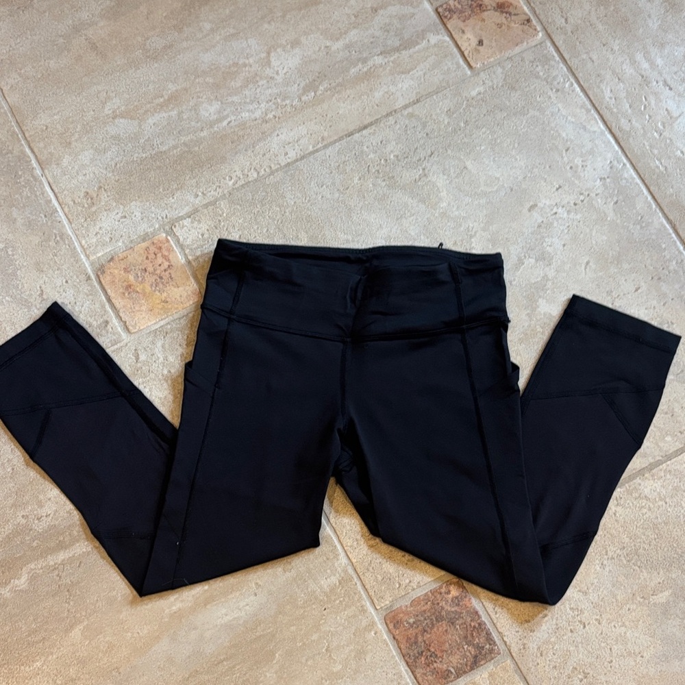 Black Lulu Capri Leggings with pockets and back zipper